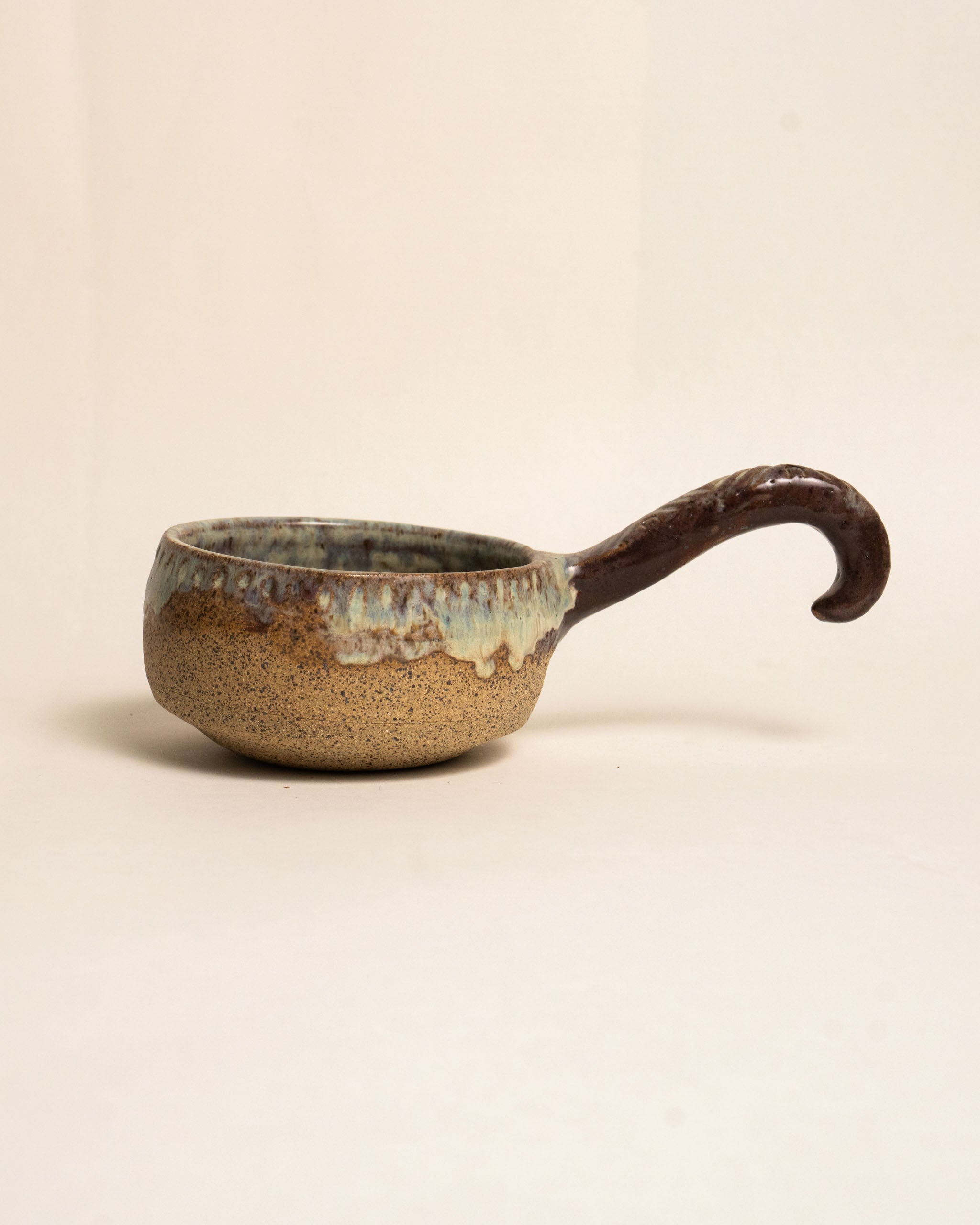 TAILED BOWL